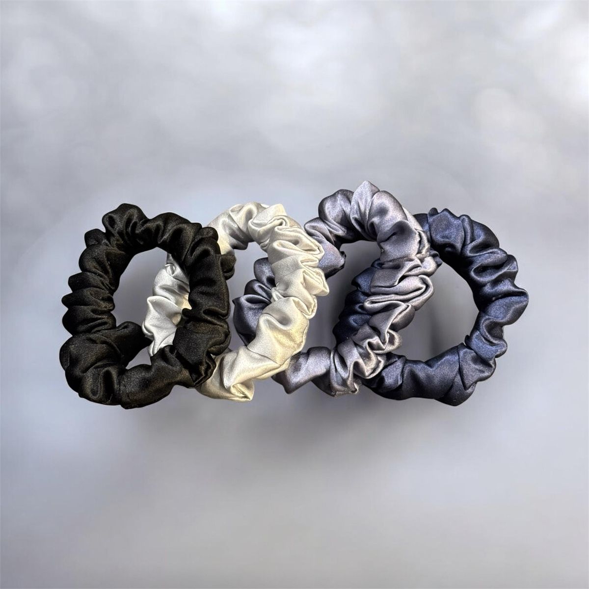 Accessori per capelli: Set de 4 élastique en soie 100% – Nuovo e nell'imballaggio originale da Châtel-St-Denis venduto da Montclair_Swiss 2