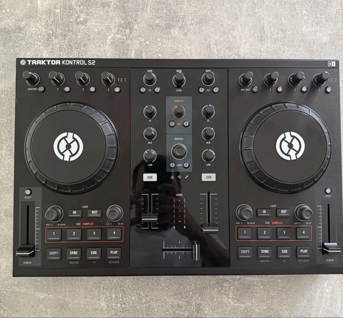 Native Instruments Mischpulte: Native Instruments Traktor Kontrol S2 – DJ Controller inkl.  – Gebraucht aus Muri AG von Burri939