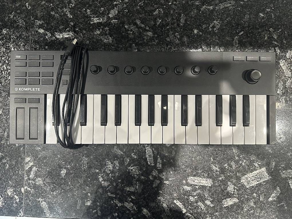 Strumenti musicali: KOMPLETE Kontrol M32 midi controller – Usato da St. Urban venduto da Meisterjonas 1