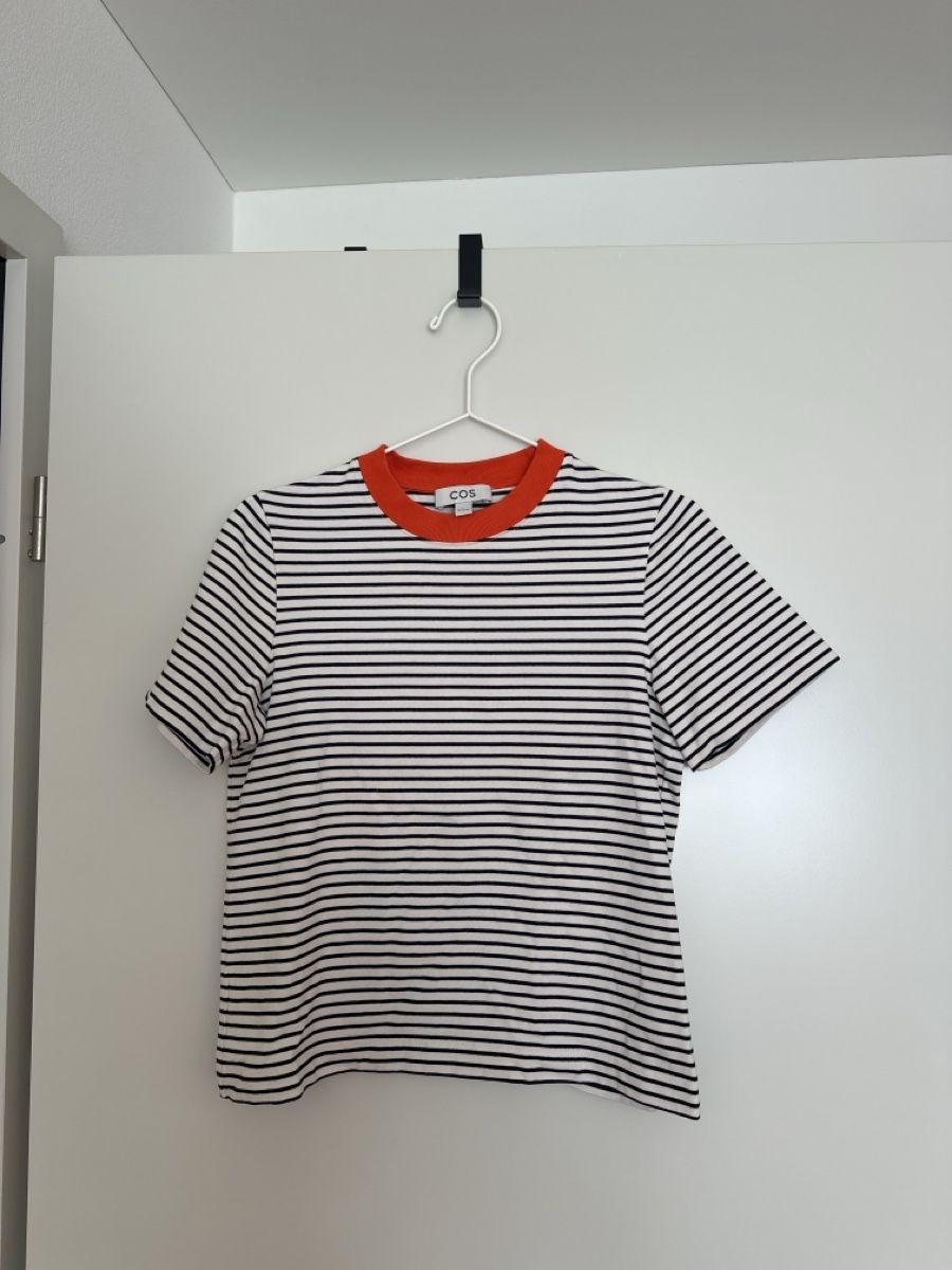 Cos T-shirt: Cos Shirt – Usato da Luzern venduto da LauraLynnMeier