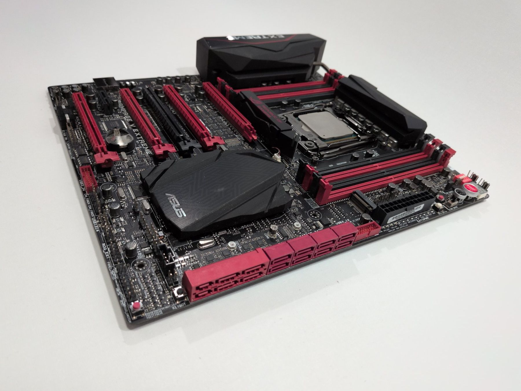Asus Schede madri: ASUS Rampage V Extreme mit Intel Core i7-5960X – Usato da Rüfenacht BE venduto da swalin 4