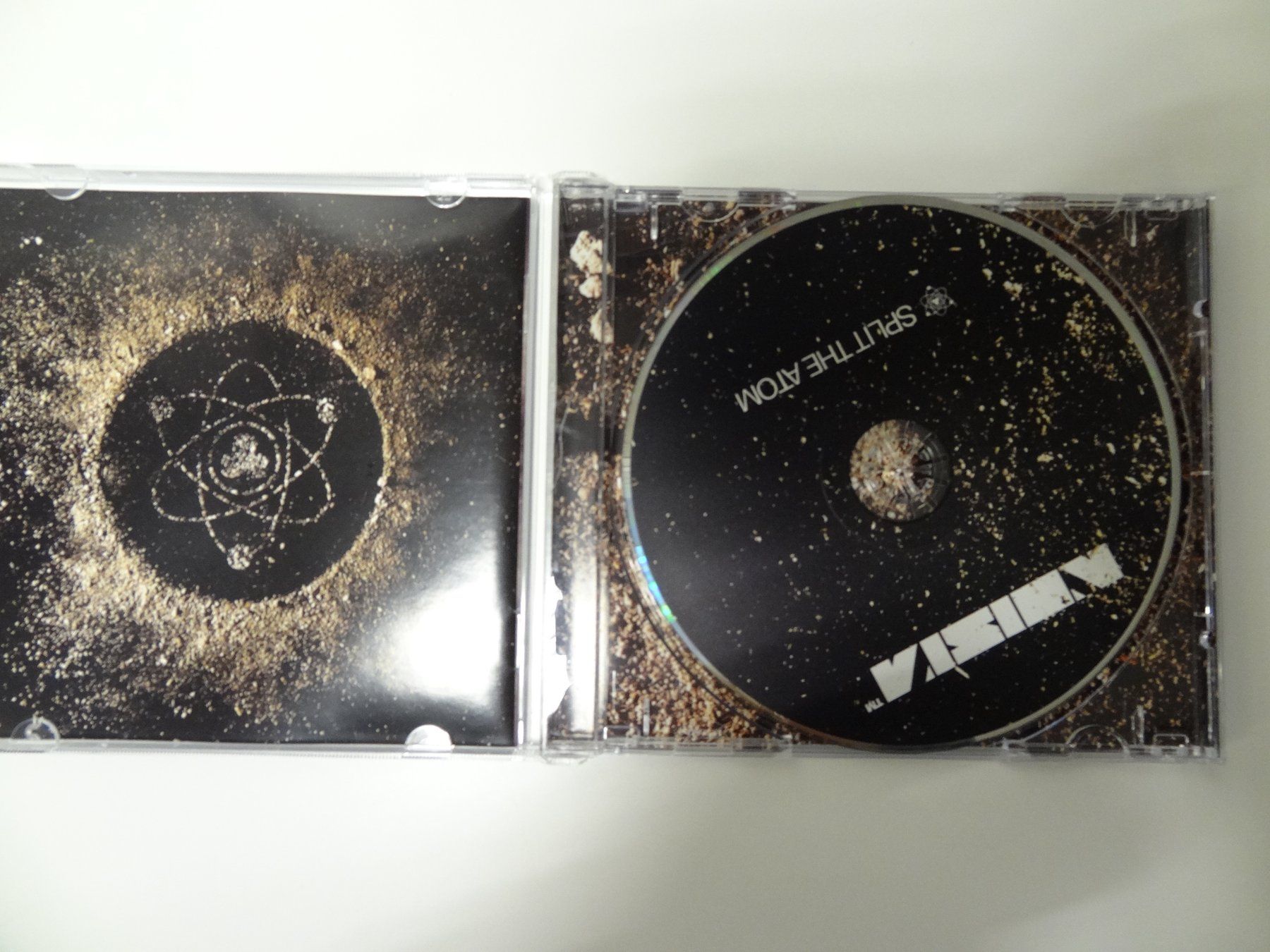 CDs: Noisia Split The Atom- – D'occasion à luzern par musicandart 2