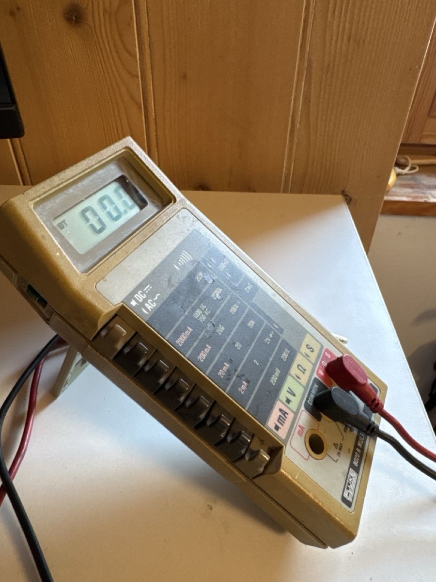 Fluke Mesurer: Fluke 8020 B Multimeter Used – D'occasion à Naters par vir_8t9z 2