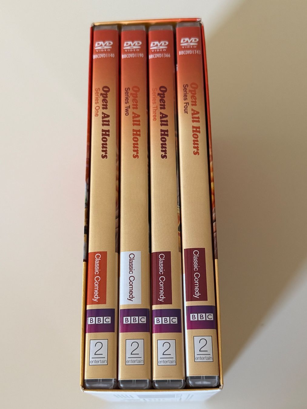 Tutti i DVDs: Open All Hours The Complete Series 1-4 DVD Box Set – Nuovo (secondo la descrizione) da Altstätten SG venduto da sheamus 2