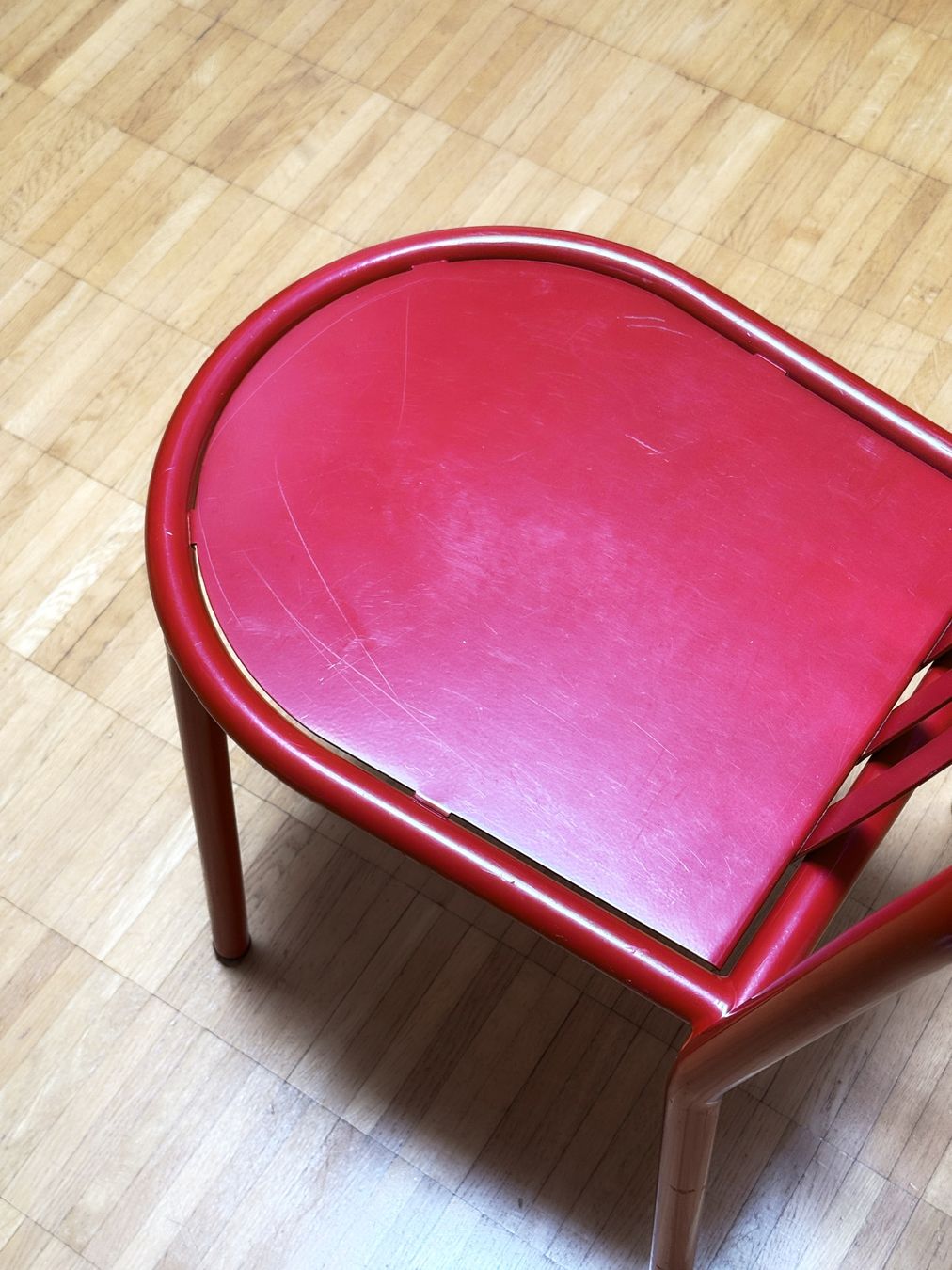 Sedie: Robert Mallet Stevens Design Stuhl Stapelstuhl rot – Usato da Luzern venduto da item 6