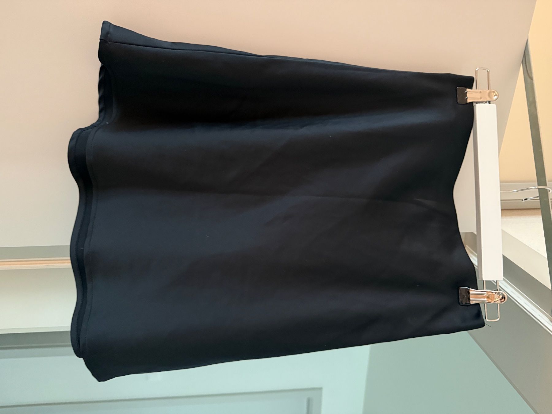 Gonne: Bik Bok Satinrock Schwarz Gr. S – Usato da Hornussen venduto da con_86dw