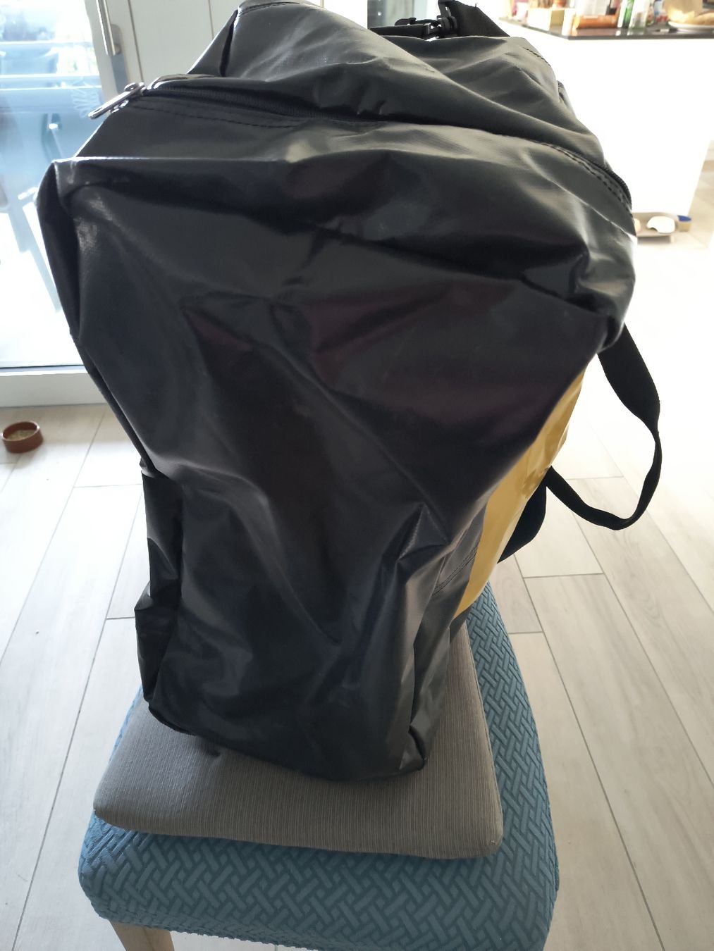 Borse: Grosse Reisetasche schwarz gelb  – Usato da Schöfflisdorf venduto da kin_2dp9 4