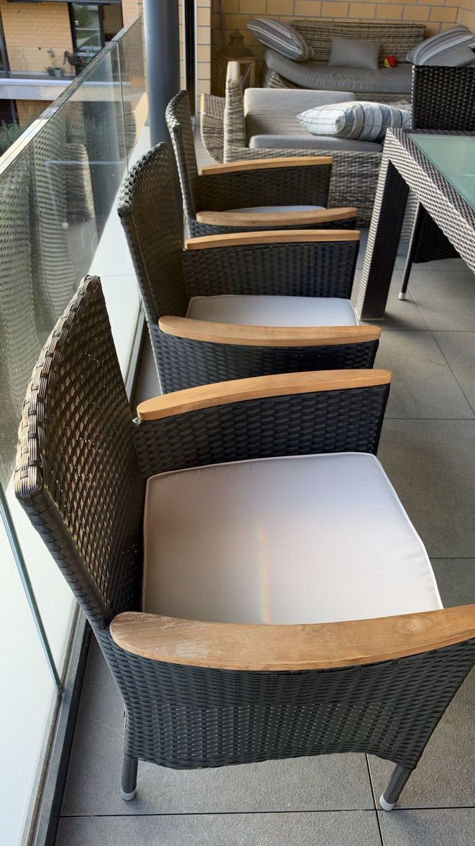 Set di tavolo e panche: Rattan-Gartentisch mit 8 Stühlen – Usato da Dübendorf venduto da Nataliie 3