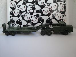 Dinky Toys. Camion militaire porte char, selon photos