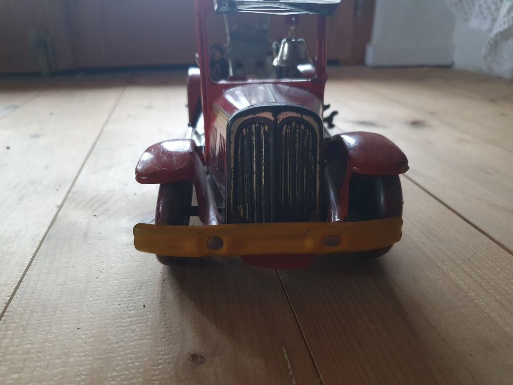 Altes Blechspielzeug Feuerwehrauto 2