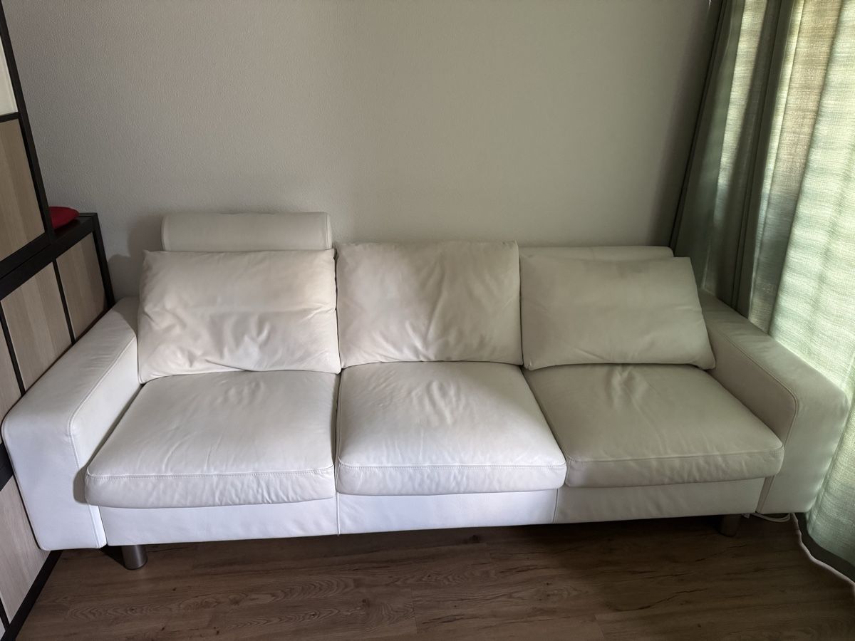 Sofas: Weisses Ledersofa – D'occasion à Giswil par AsarDeBasar