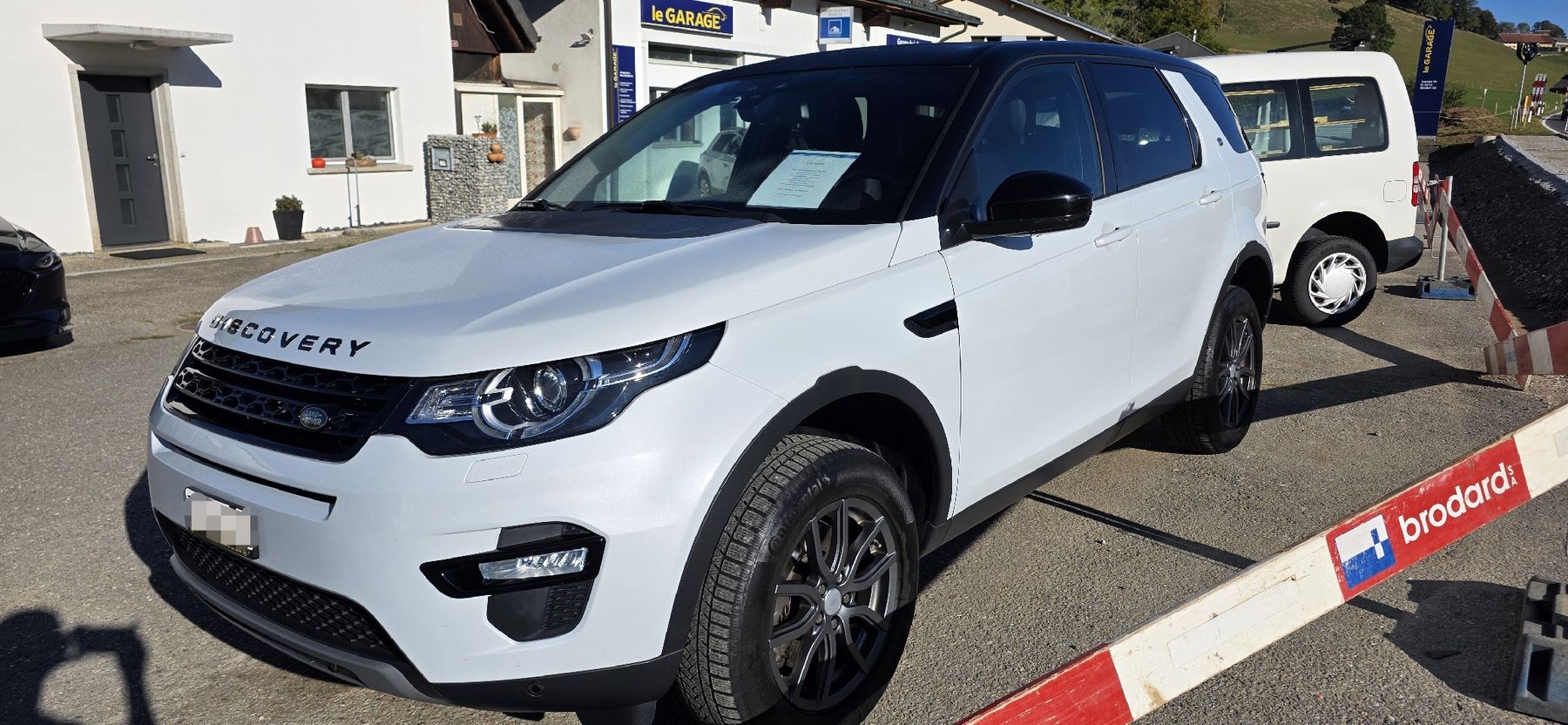 SUV Land Rover Discovery Sport blanc bon état (Gebraucht) in La Roche ...