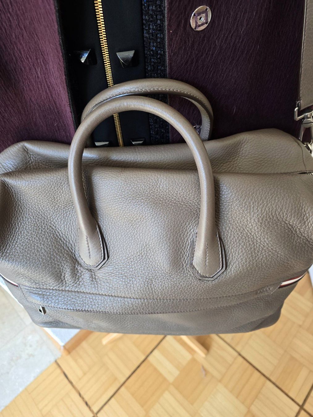 Bally Borse: Bally Boston Bag taube Leder XL – Nuovo (secondo la descrizione) da Bottmingen venduto da sandy_2 2