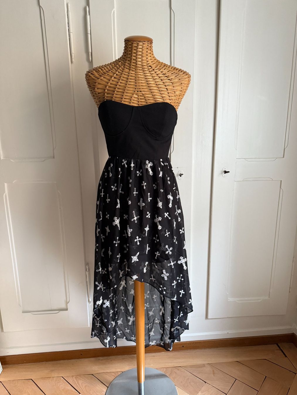 Kleider: FOREVER 21 - Gothic Bustier-Kleid schwarz-weiss M – Gebraucht aus Zürich von Diazaio