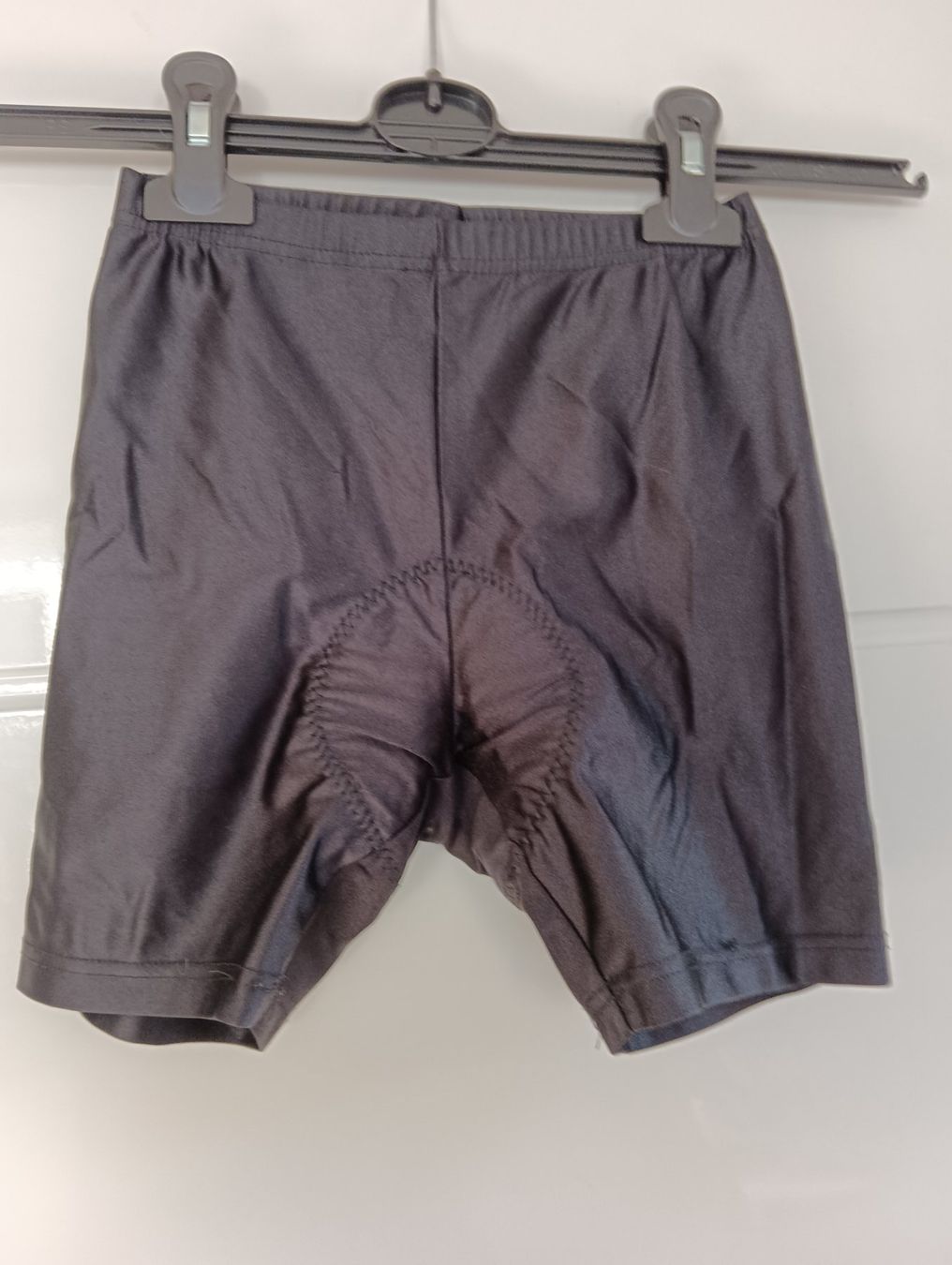 Adidas Hosen: Fahrradhose Kind Gr. 140 – Gebraucht aus Schöfflisdorf von kin_2dp9