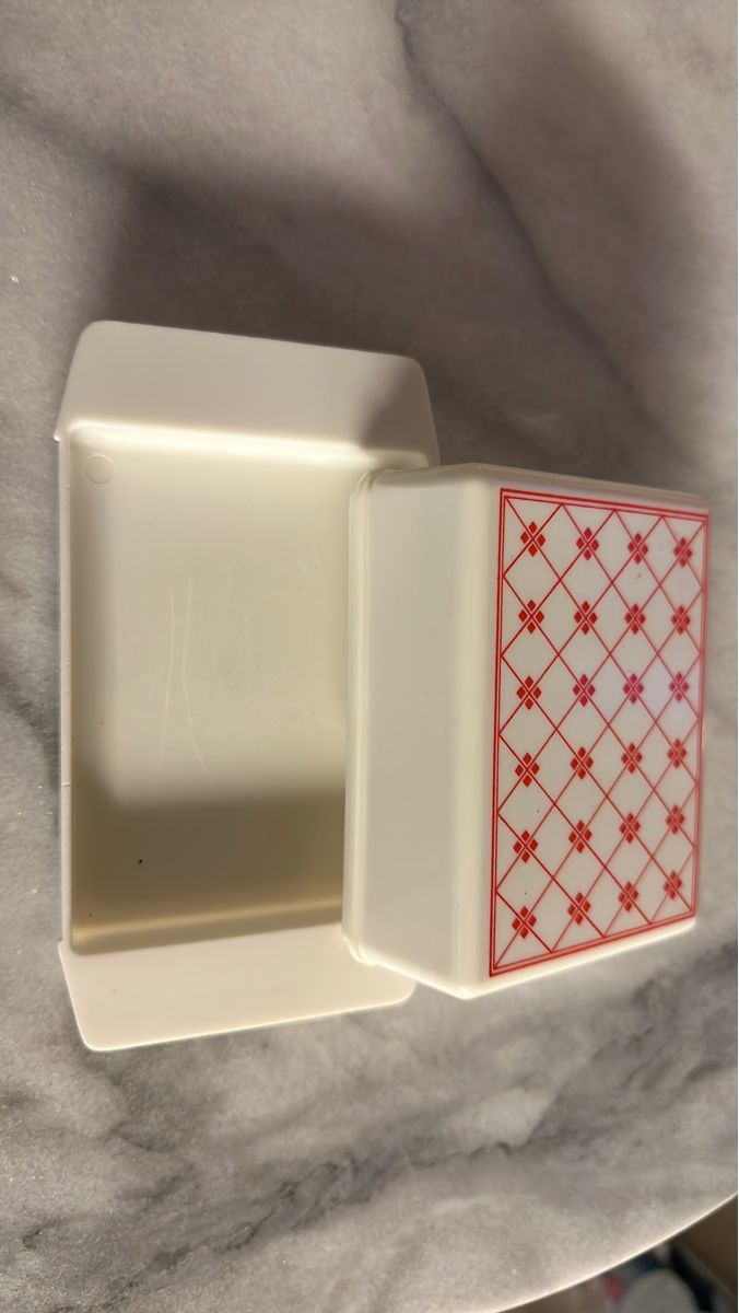 Altre Stoviglie: Weisse Butter-Box mit rotem Muster – Usato da Gersau venduto da Second-Hand-Shop