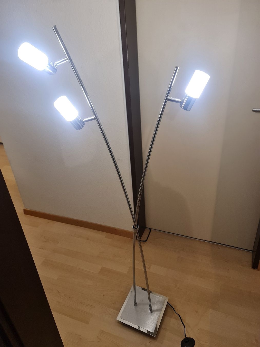 Lampen: Ständerlampe, Chrom 3-flammig, LED – Gebraucht aus Schattdorf von Mbeavis 2