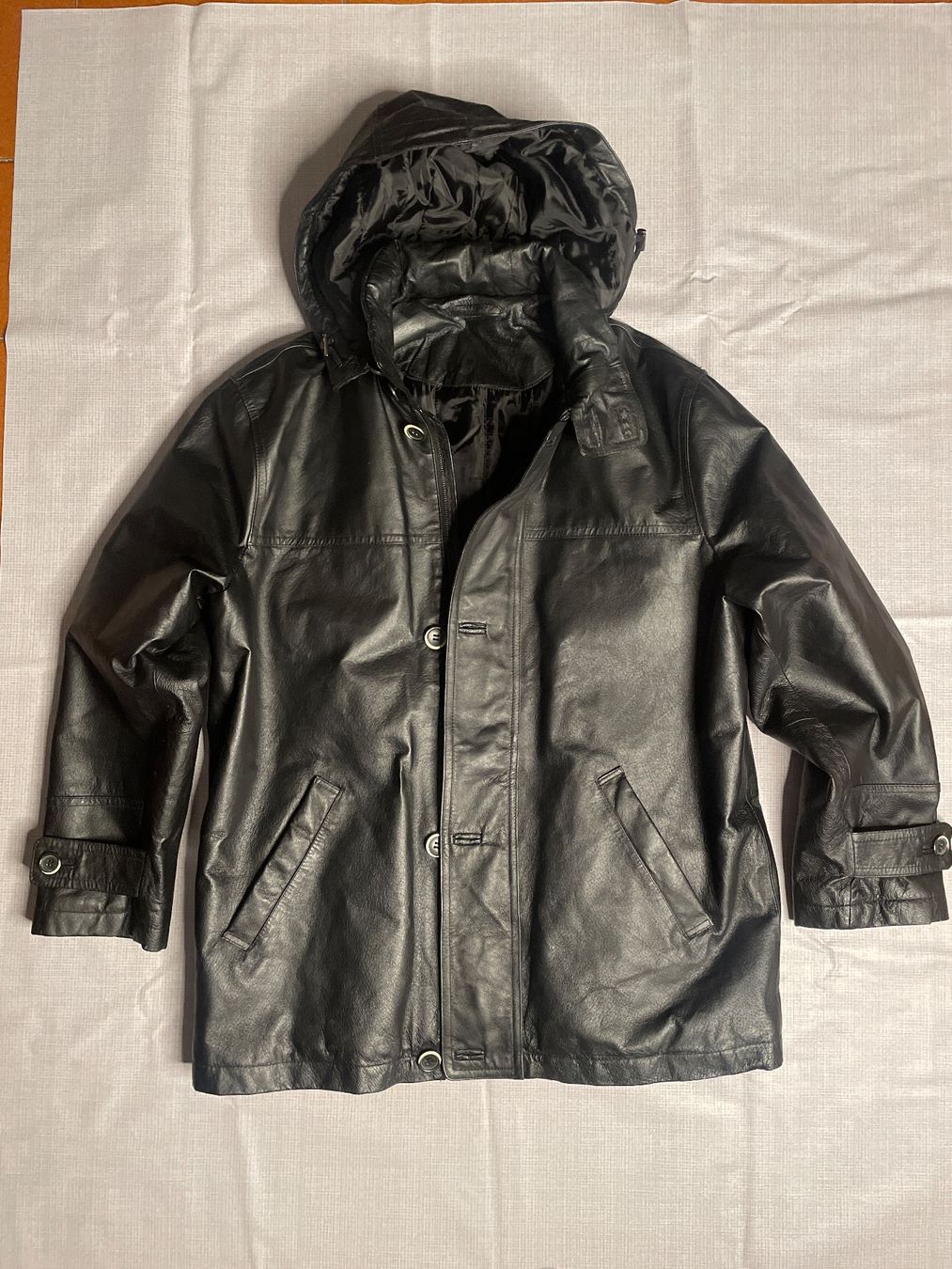 Giacche: Leder Jacke mit abnehmebare Kaputze – Usato da Capolago venduto da LA.BOTTEGA