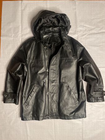 Leder Jacke mit abnehmebare Kaputze