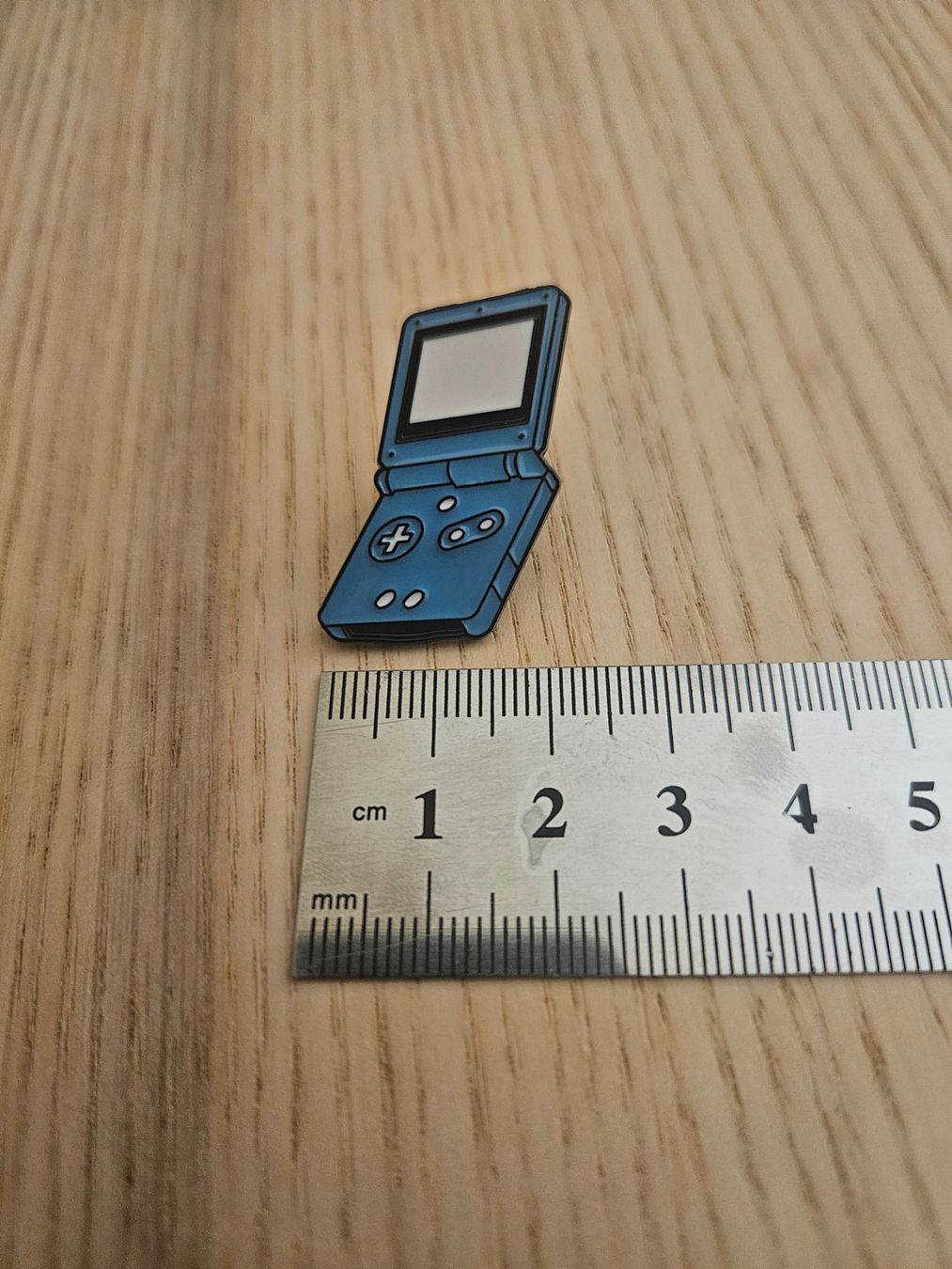 Placchette & Badge: Gameboy Pin Badge Anstecker – Usato da Luzern venduto da Lucan_Valerius