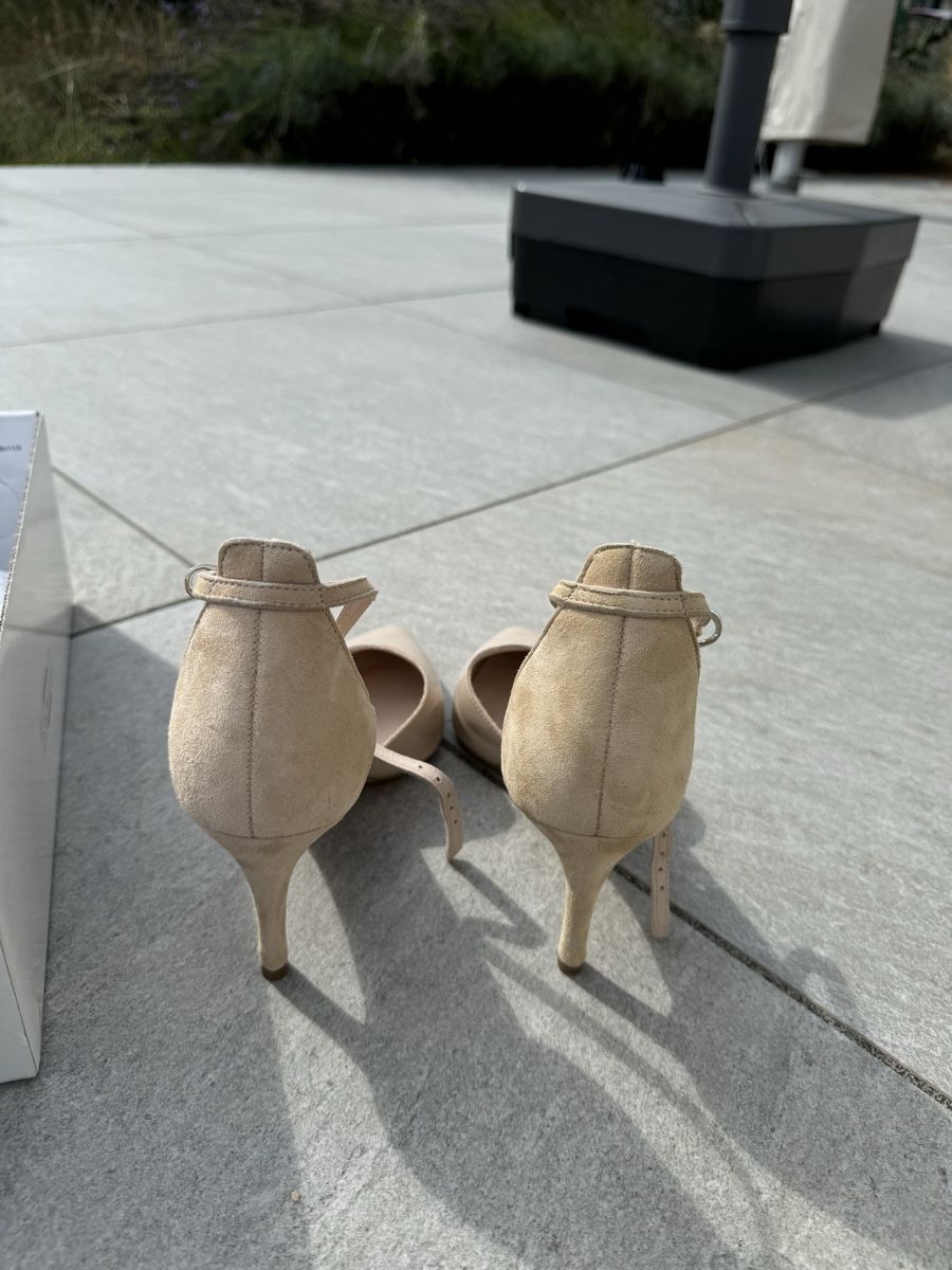 Chaussures femmes: Escarpins beiges taille 37 – D'occasion à Gland par cam_5z9v 3