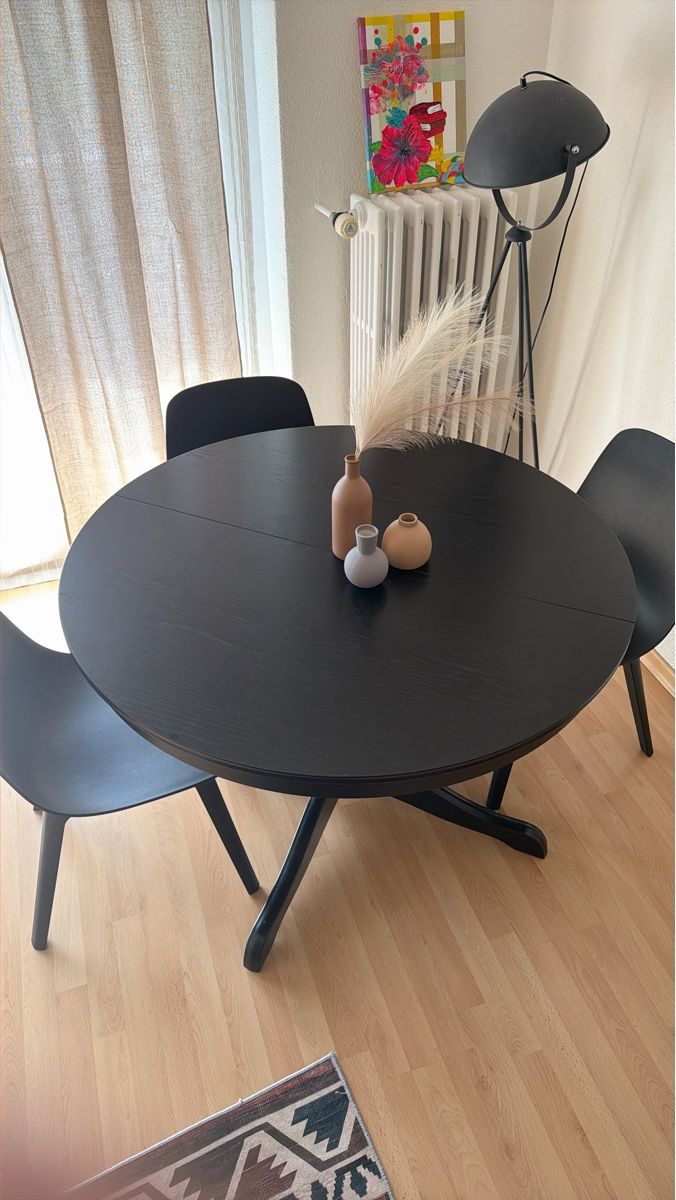 Set di tavolo e panche: Runde Schwarze Esstisch mit 4 Stühle – Nuovo (secondo la descrizione) da Luzern venduto da sof_m7x9