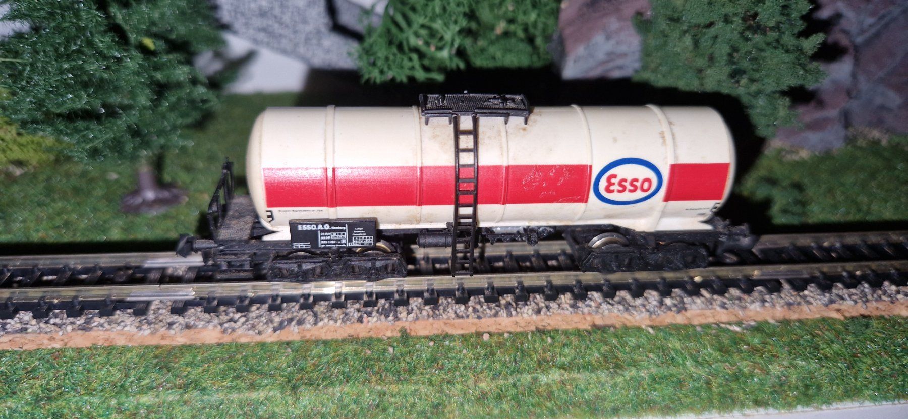 Roco Modellini di ferrovie: Roco Spur N Tankwaggon Esso – Usato da Unterengstringen venduto da b.kaiser81 1