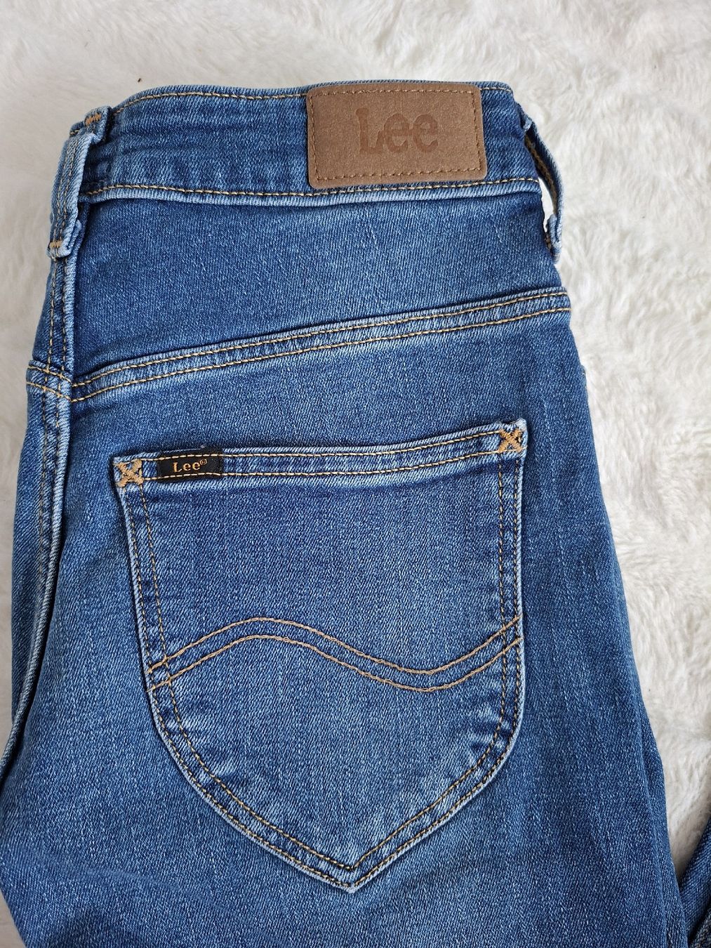 Lee Jeans: 👖Lee Flare Taille Haute - – Usato da Renens VD venduto da ser_j2fn 1