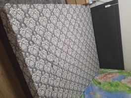 Doppelbett 180x200 cm mit Kopfteil, Bettkasten und Matratze