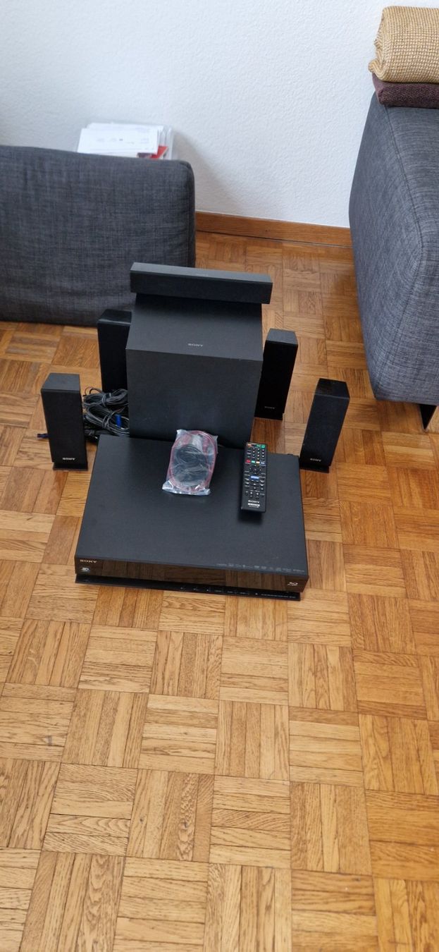 Sony Sistemi audio & multimediali: Sony Blu-ray Heimkino-System mit 5.1 läuft einwandfrei – Usato da basel venduto da oen25kze