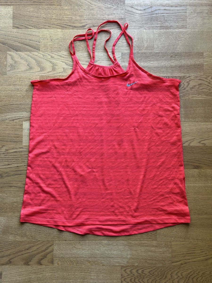 Nike Top: Nike Dri-Fit Top, Gr. S - rot – Usato da Basel venduto da FatmaCan52