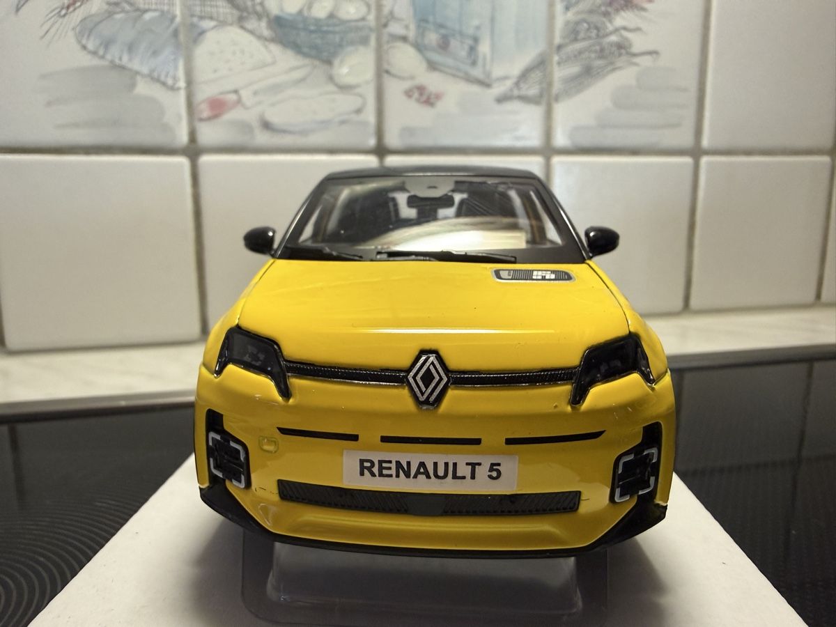 Renault Modellini d'auto: Renault 5 E-Tech gelb 1/24 NEU/OVP – Nuovo e nell'imballaggio originale da Messen venduto da Versber 2