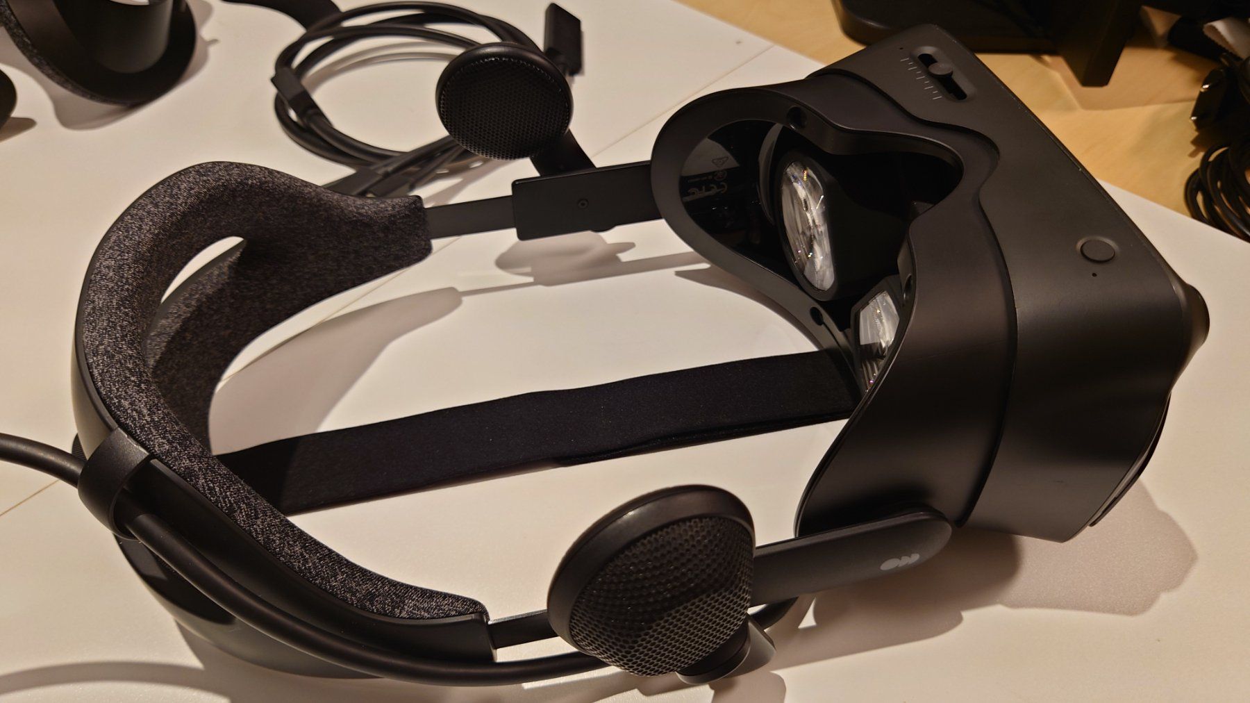 Valve Casco VR: Valve Index Steam VR Headset mit Controller & Basestations – Usato da Volketswil venduto da thedmo_seller 8