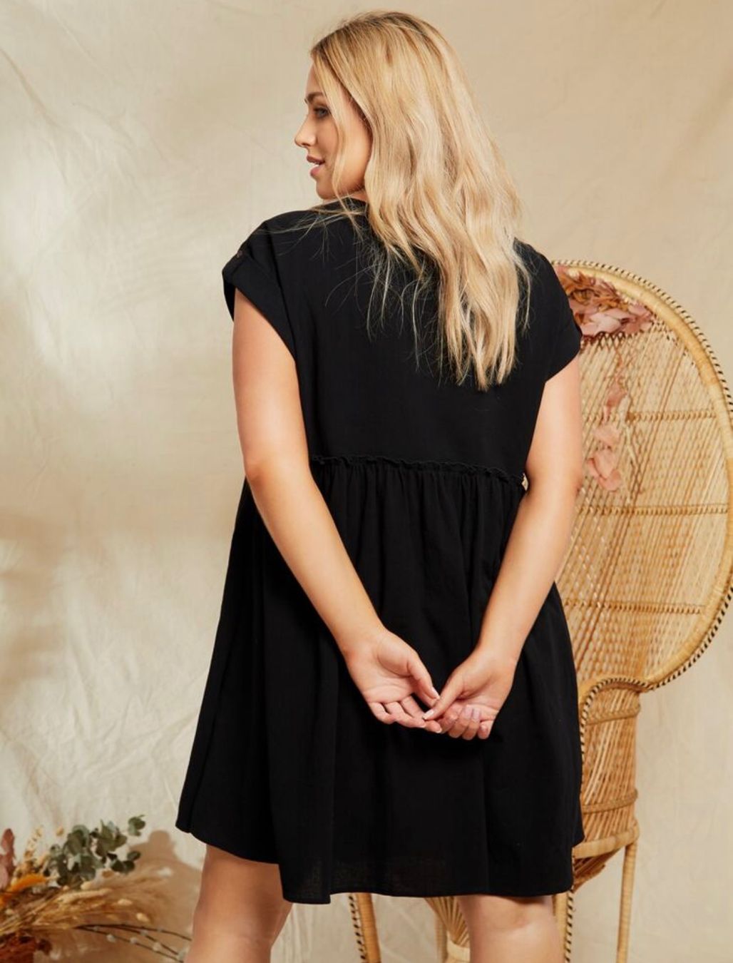 Shein Vestiti: Kleid schwarz leicht Gr. 48 – Usato da Pratteln venduto da a23_j2gs 1