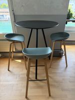 Bartisch mit 3 Barhockern – modernes Design, NP CHF 1'200