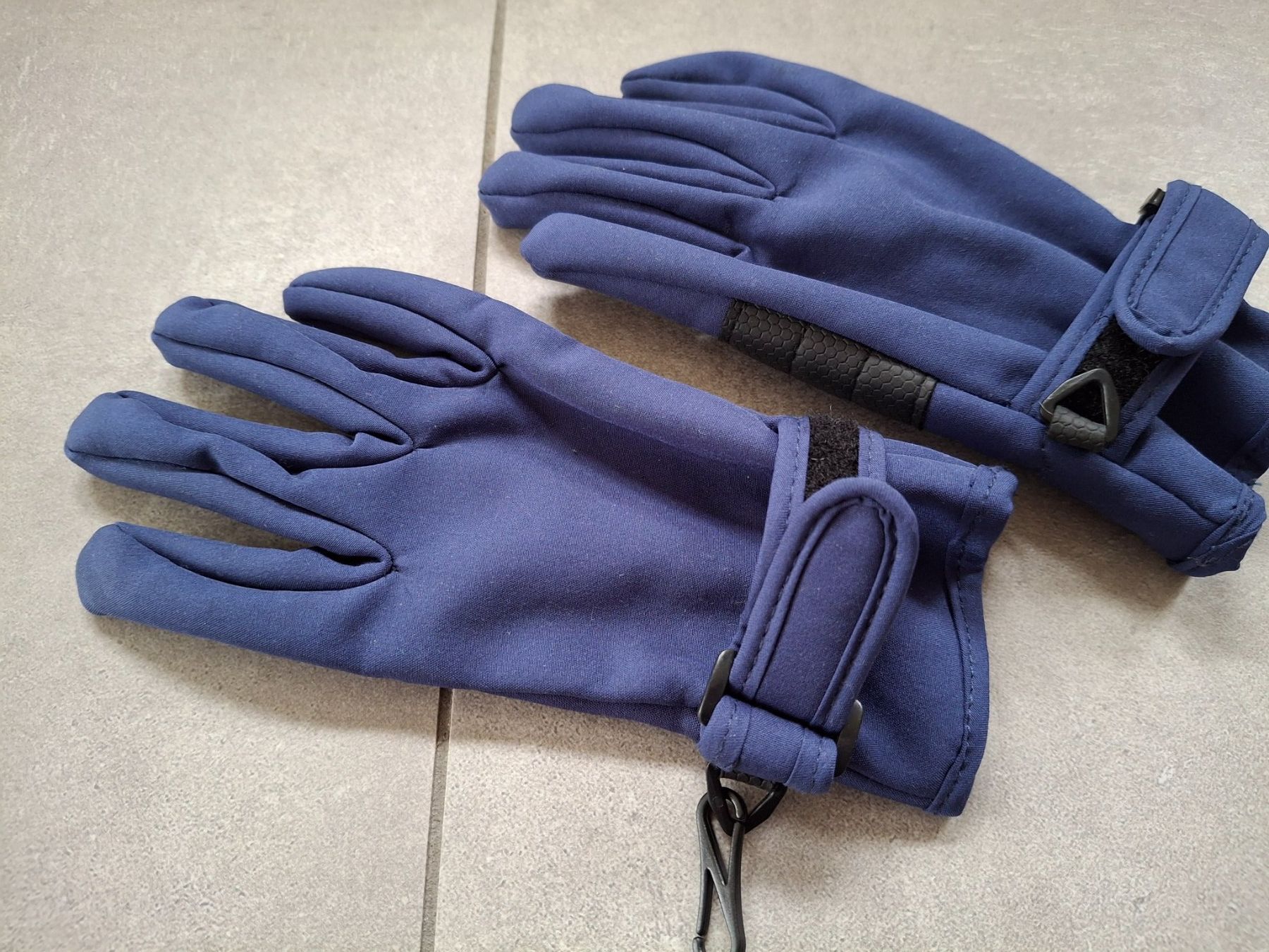 Guanti & manicotti: Handschuhe von Pusblu grösse 4 – Usato da Wiesendangen venduto da troawus