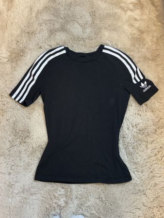 Adidas, enges Sport-Shirt