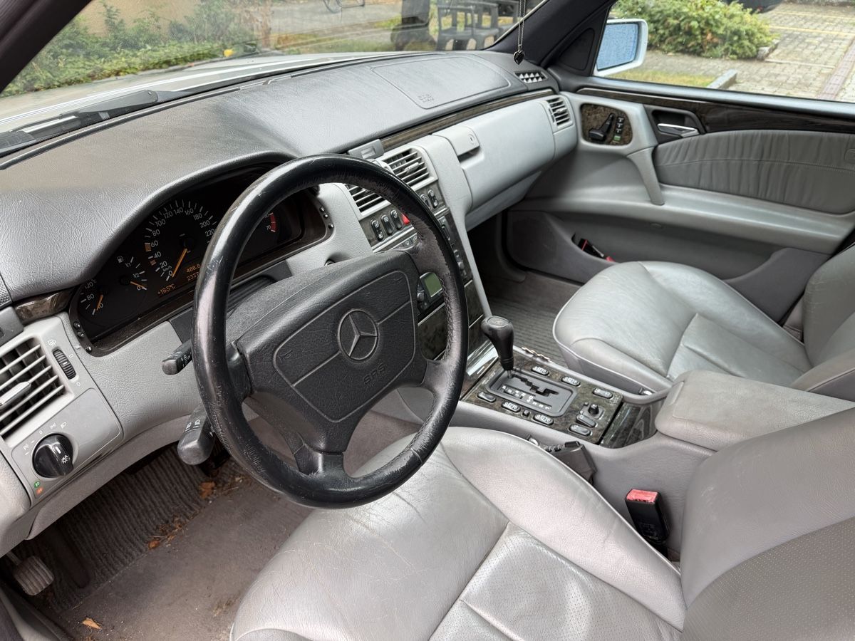 Mercedes-Benz Automobili: Mercedes-Benz E320 4Matic – Difettoso da Liebefeld venduto da MadMace 7