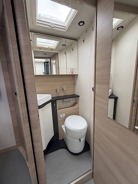 Veicoli da campeggio: Rapido SERIE 8F 896 F – Usato da Langenthal venduto da Reisemobil01 6