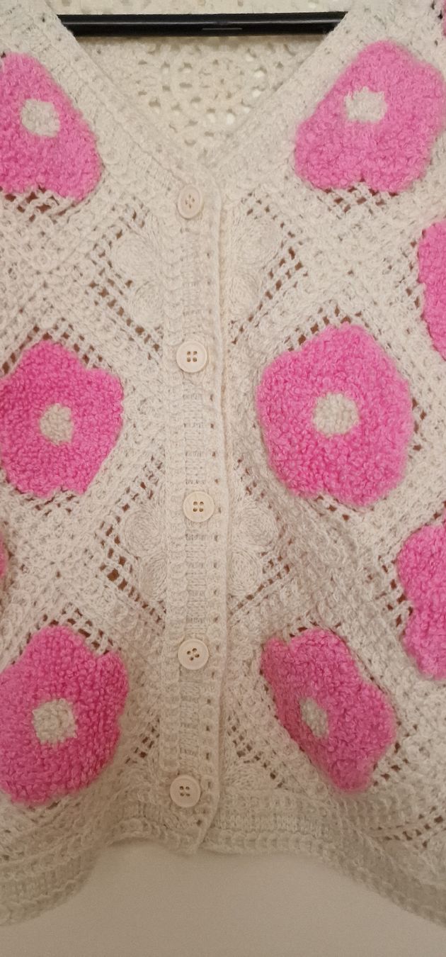 Giacche: Gehäkelte Strickjacke mit Blumenmuster, Grösse XS/S – Usato da Werdenberg venduto da Siril1 2