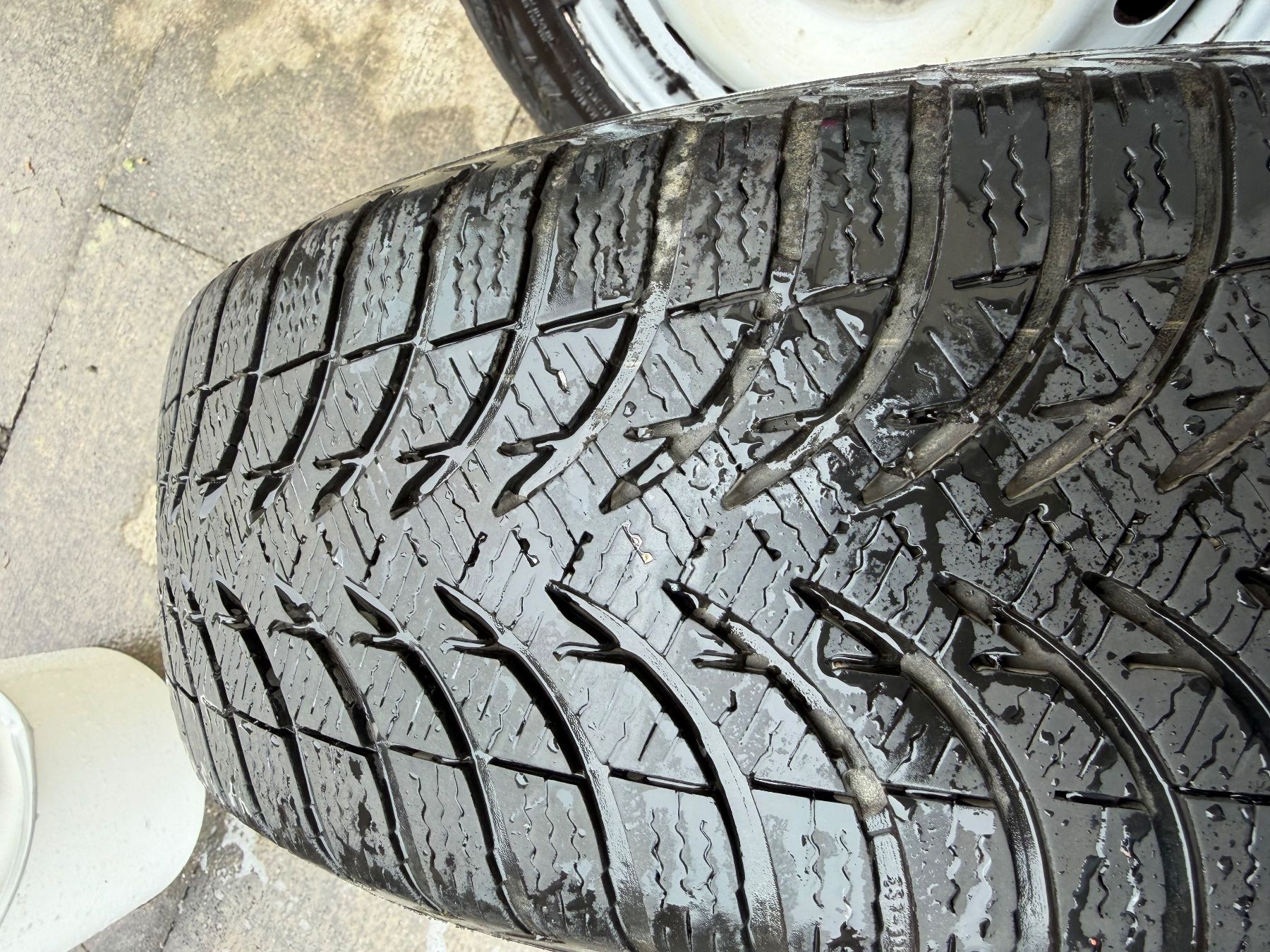 Pneumatici & Ruote complete: 4 Räder mit Metallfelgen – Usato da Root venduto da Ndrec 1
