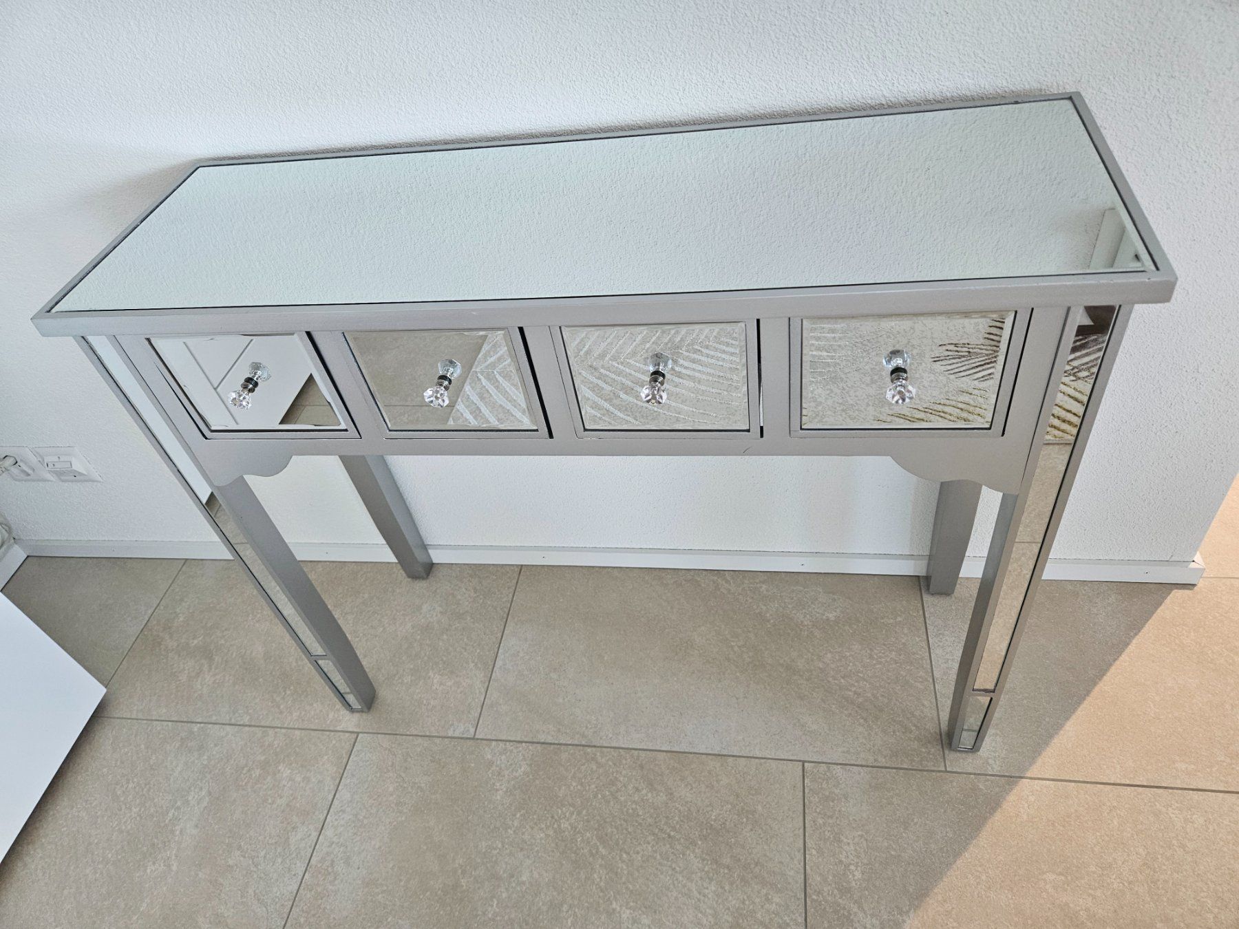 Commodes: Spiegel-Kommode mit 4 Schubladen – D'occasion à Adlikon b.Regensdorf par RENLAU 1