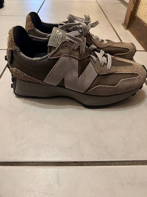Chaussures hommes: NEW BALANCE W327 – D'occasion à Crans-Montana par van_x72p