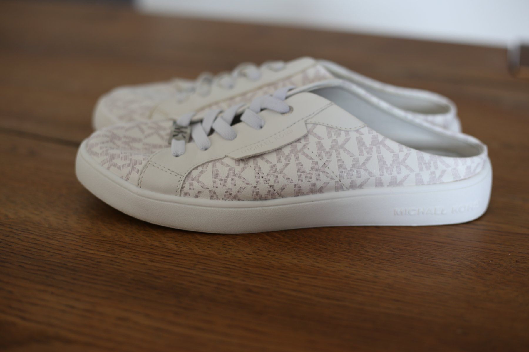 Michael Kors Scarpe da donna: Weisse Michael Kors Damen Sneaker Grösse 36 – Usato da Ruswil venduto da deb_w5rv