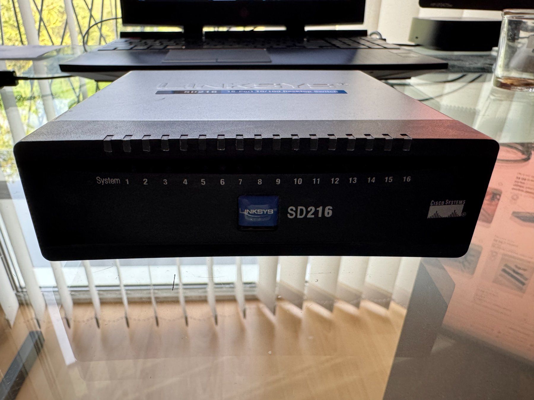 Linksys Hubs & Switches: Linksys SD216 16-Port 10/100 Desktop Switch – Gebraucht aus Engollon von Winters91 1