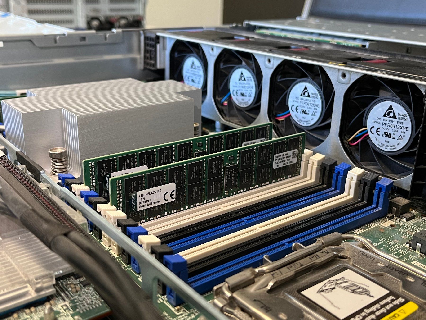 Hewlett Packard Server: HP SERVER ProLiant DL380 Gen9 – Usato da Basel venduto da Xani 4