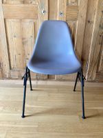 Eames Plastic Side Chair DSS - Designklassiker