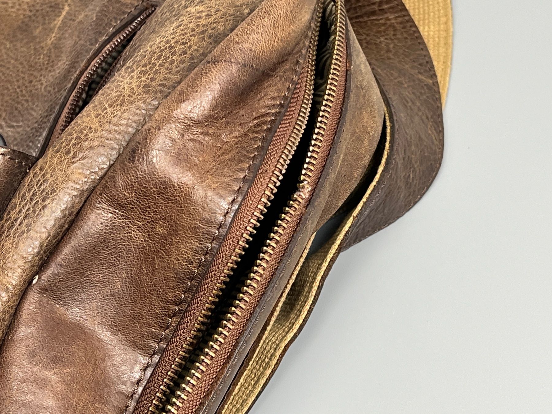 Aunts & Uncles Borse: Leder Handtasche / Umhängetasche  -  aunts & uncles – Usato da Sennhof venduto da Johnbest 7