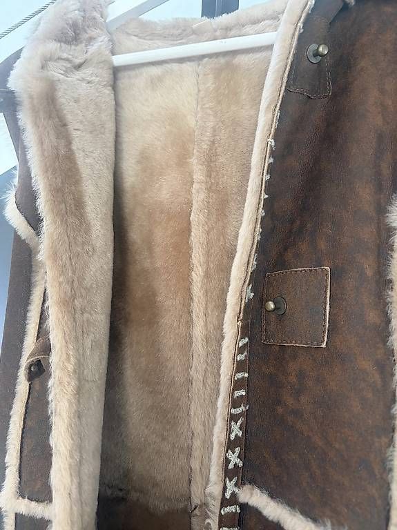 Cappotti: UGG Australia Lammfellmantel 38 – Usato da Spiez venduto da RIGELER01 1