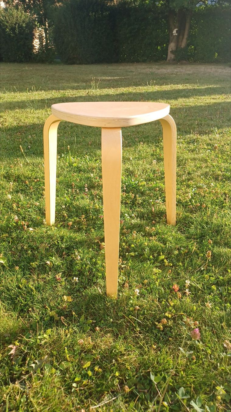 Hocker: Hocker Holz natur mit 3 Beinen – Gebraucht aus Bad Ragaz von Vicvega